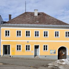 Wohn- und Geschäftshaus