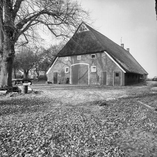 Hallenhuisboerderij met rieten kap