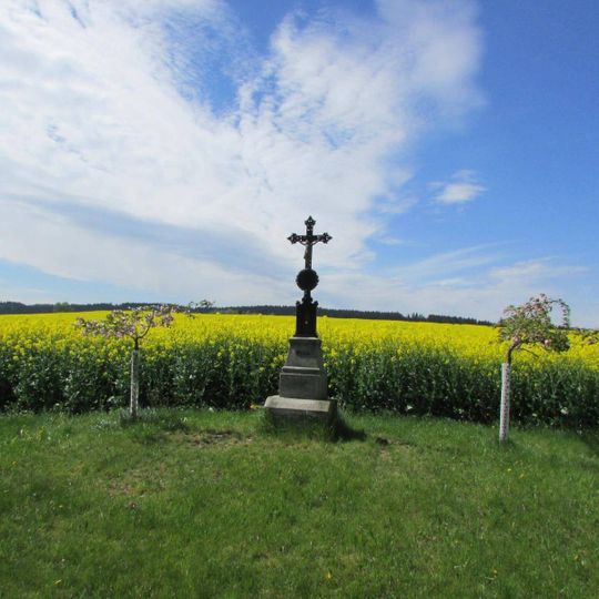 Kříž západně od Švábova u silnice mezi Švábovem a Horní Cerekví