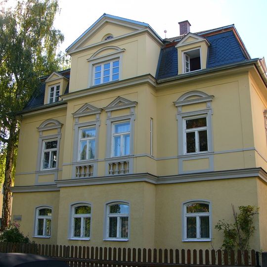 Villenartiges Wohnhaus