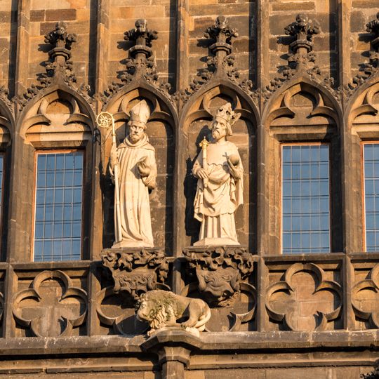 Sochy v 2.patře Staroměstské mostecké věže