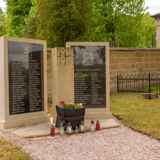 Pomník padlým v 1.světové válce u hřbitova v Sobotce