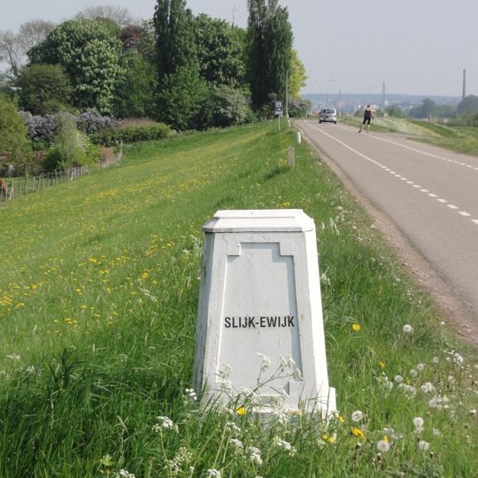 Grenspaal Slijk-Ewijk/Loenen