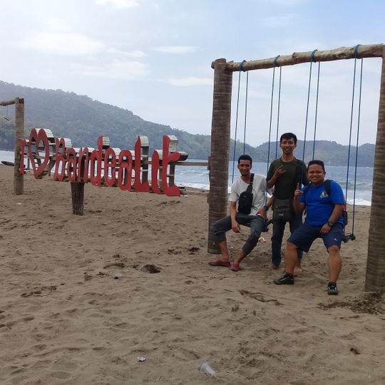 Pantai Bandealit