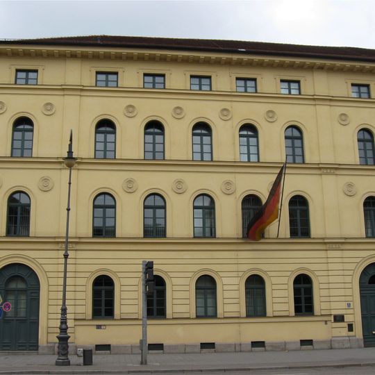 Ehem. Wohnhaus, jetzt Teil des Bayer. Landessozialgerichts