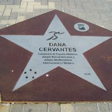 Placa a Dana Cervantes