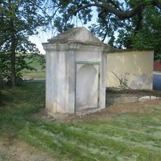 Kaplička na západním rozcestí v Drahomyšli