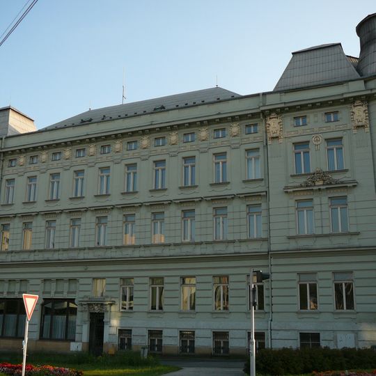 Dům čp. 1147 s interiérem restaurace Radhošť