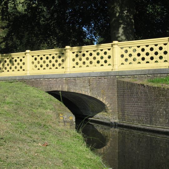 Gele brug, Hoekelum