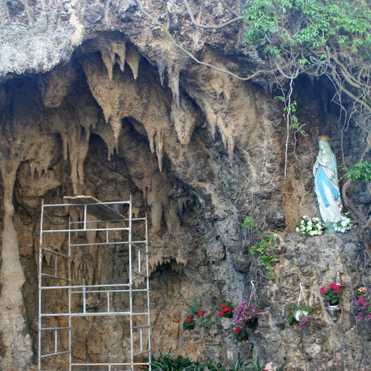 Grota Matki Boskiej z Lourdes, Ks. dr. Stanisława Sychowskiego 22 w Śliwicach