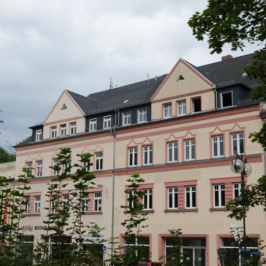 Doppelmietshaus in geschlossener Bebauung Otto-Schimmel-Straße 2; 4
