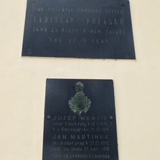 Pamětní desky Ladislava Poláška a padlých legionářů na škole v Školní ulici ve Strážnici