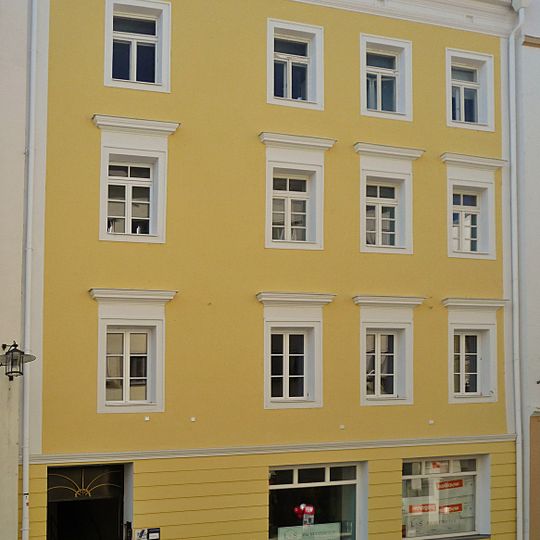 Wohn- und Geschäftshaus