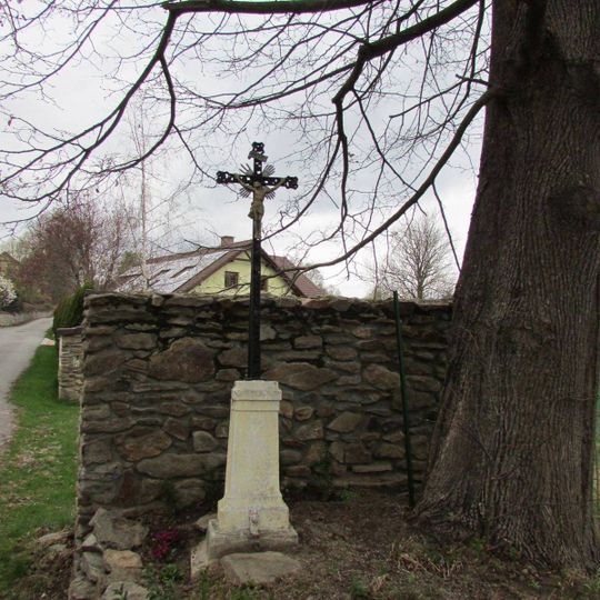 Kříž v severní části Olešné u čp.121