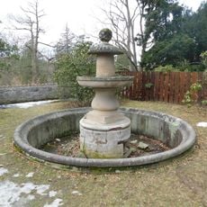 Kašna na vstupní terase zámku Konopiště