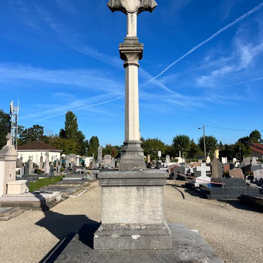 Croix du cimetière de Montrevel-en-Bresse