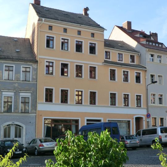 Wohnhaus in geschlossener Bebauung Demianiplatz 47