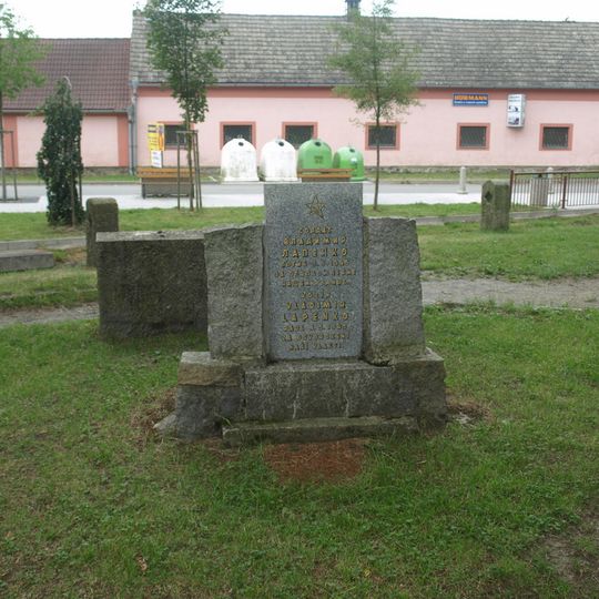 Pomník Vladimíru Lapěnkovi v Lukách nad Jihlavou