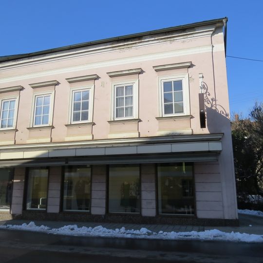 Wohn- und Geschäftshaus