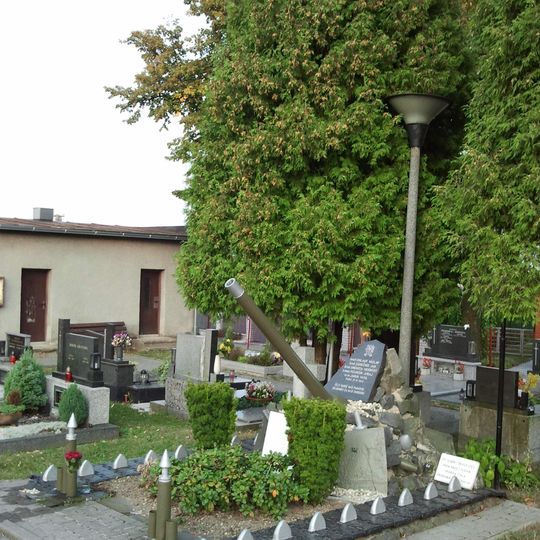 Hrob a pomník příslušníků 1. tankové brigády