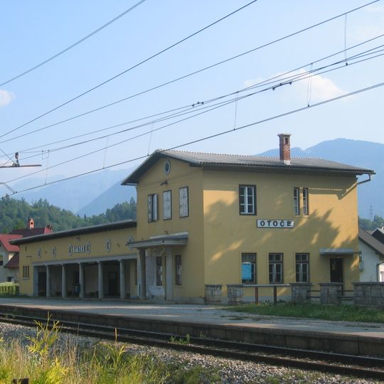 Železniško postajališče Otoče