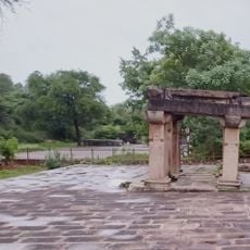Temple, Fort wall and Statues
