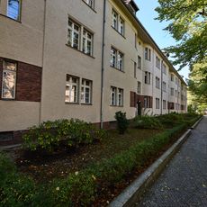 Kreuzkirche mit Pfarrhaus, Wohnanlagen und Platzraum