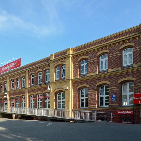 Fabrikgebäude mit Einfriedung Limbacher Straße 63