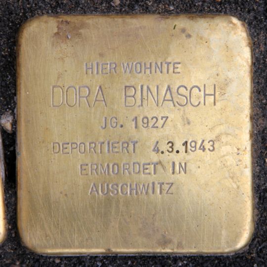 Stolperstein en memoria de Dora Binasch