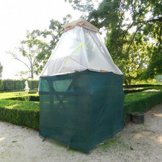 Socha Mater nutrix v zámeckém parku ve Slavkově