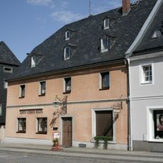 Wohnhaus in halboffener Bebauung Hauptstraße 1