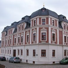 Wohnhaus in Ecklage und in offener Bebauung Kirchplatz 11