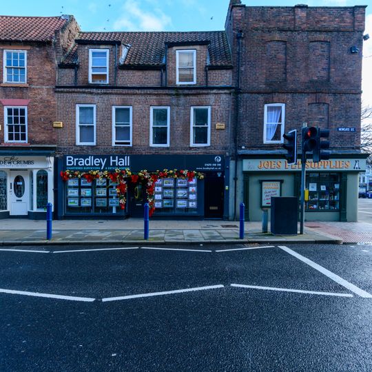 2 And 4, Newgate Street