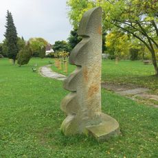 Kamenná plastika Klid v Pietním parku v Litvínově