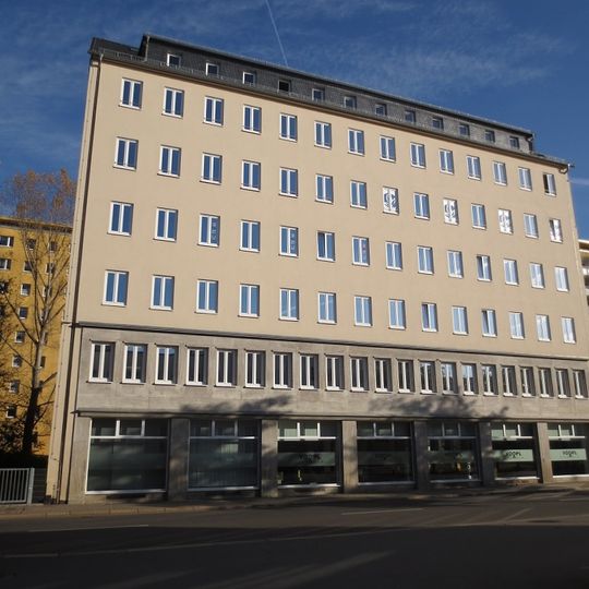 Bürogebäude in ehemals geschlossener Bebauung Mühlenstraße 34, 36