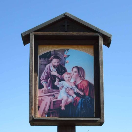 Obrázek Svaté rodiny u Komňátky vedle polní cesty