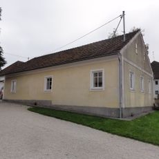 Pfarrheim, ehem. Mesnerhaus, ehem. Schule