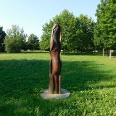 Plastika Tajemství života v parku před poliklinikou v Otrokovicích