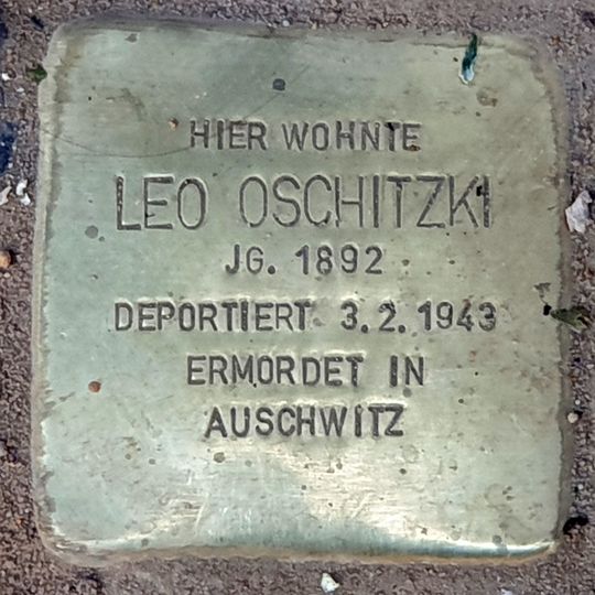 Stolperstein en memoria de Leo Oschitzki