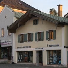 Wohn- und Geschäftshaus