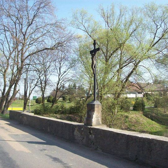 Kříž na mostě u Zdemyslic