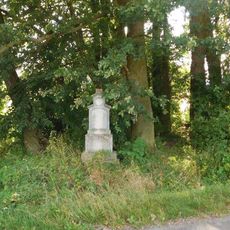 Kříž na okraji Třeštiny vedle u silnice