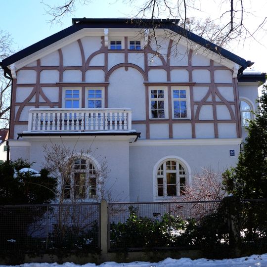 August-Exter-Straße 32