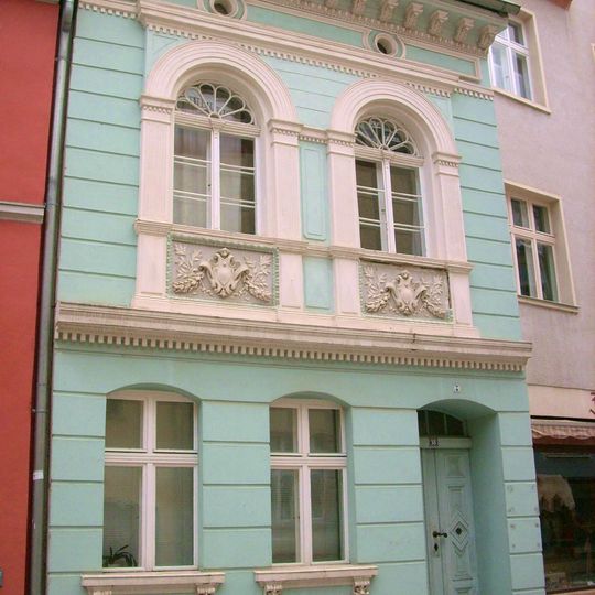 Wohnhaus in geschlossener Bebauung Senftenberger Straße 18