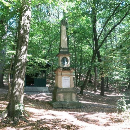 Pomník Antonína Straucha v parku pod Čeřovkou v Jičíně