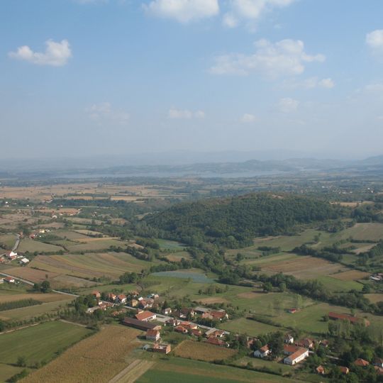 Gruža Lake