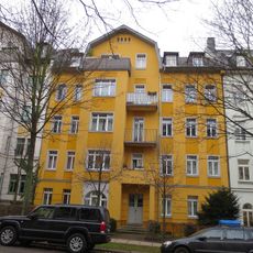 Mietshaus in geschlossener Bebauung mit Vorgarten Franz-Mehring-Straße 19