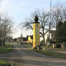 Zvonička na rozcestí v centru Brázdimu