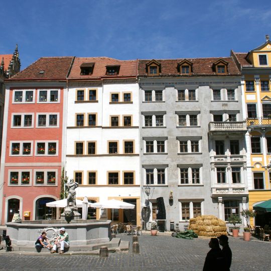 Wohnhaus in geschlossener Bebauung, mit Laden Untermarkt 11