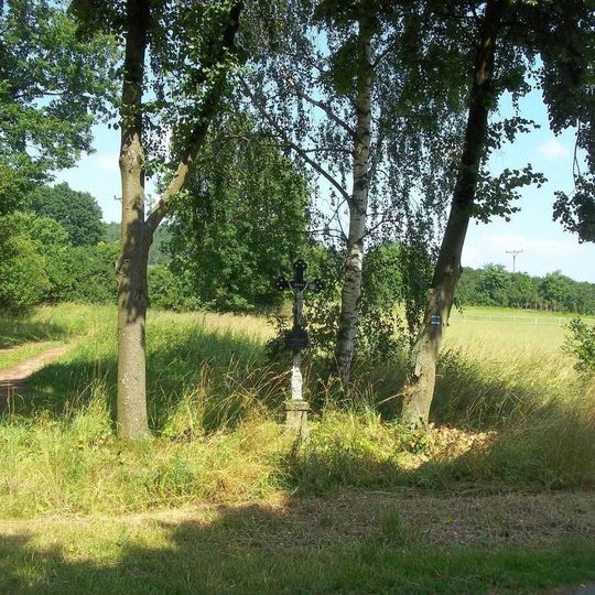 Kříž na rozcestí východně od Lučkovic